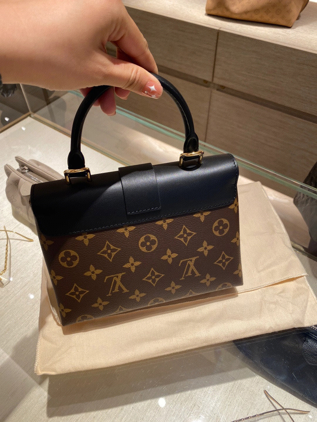 Lou*s Vuitt*n lv locky bb monogram mix black brown handbags 20×7.5x16cm - image 2
