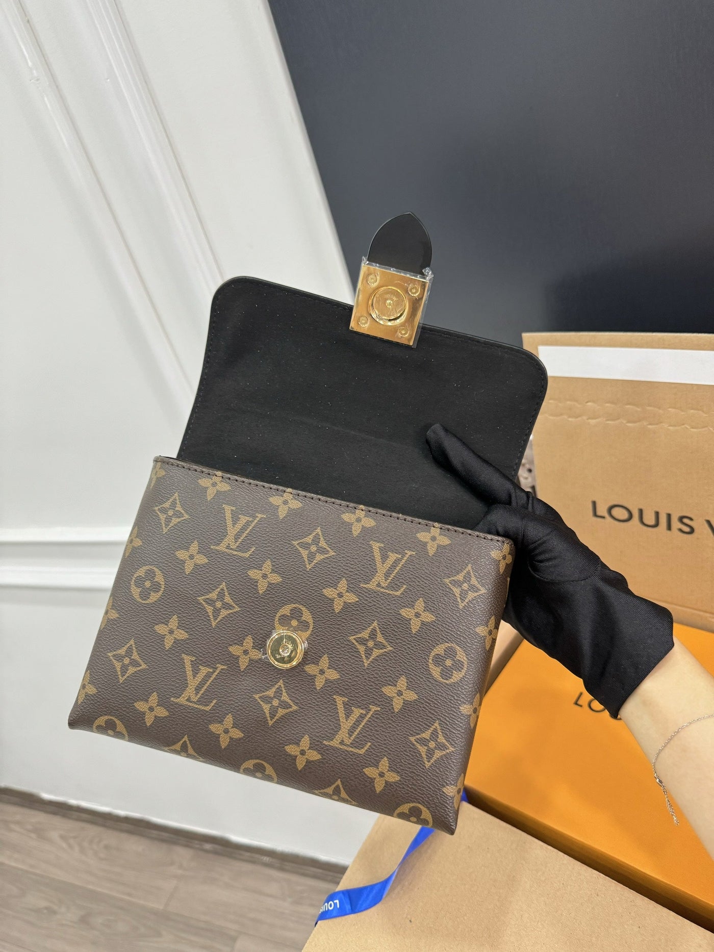 Lou*s Vuitt*n lv locky bb monogram mix black brown handbags 20×7.5x16cm - image 5