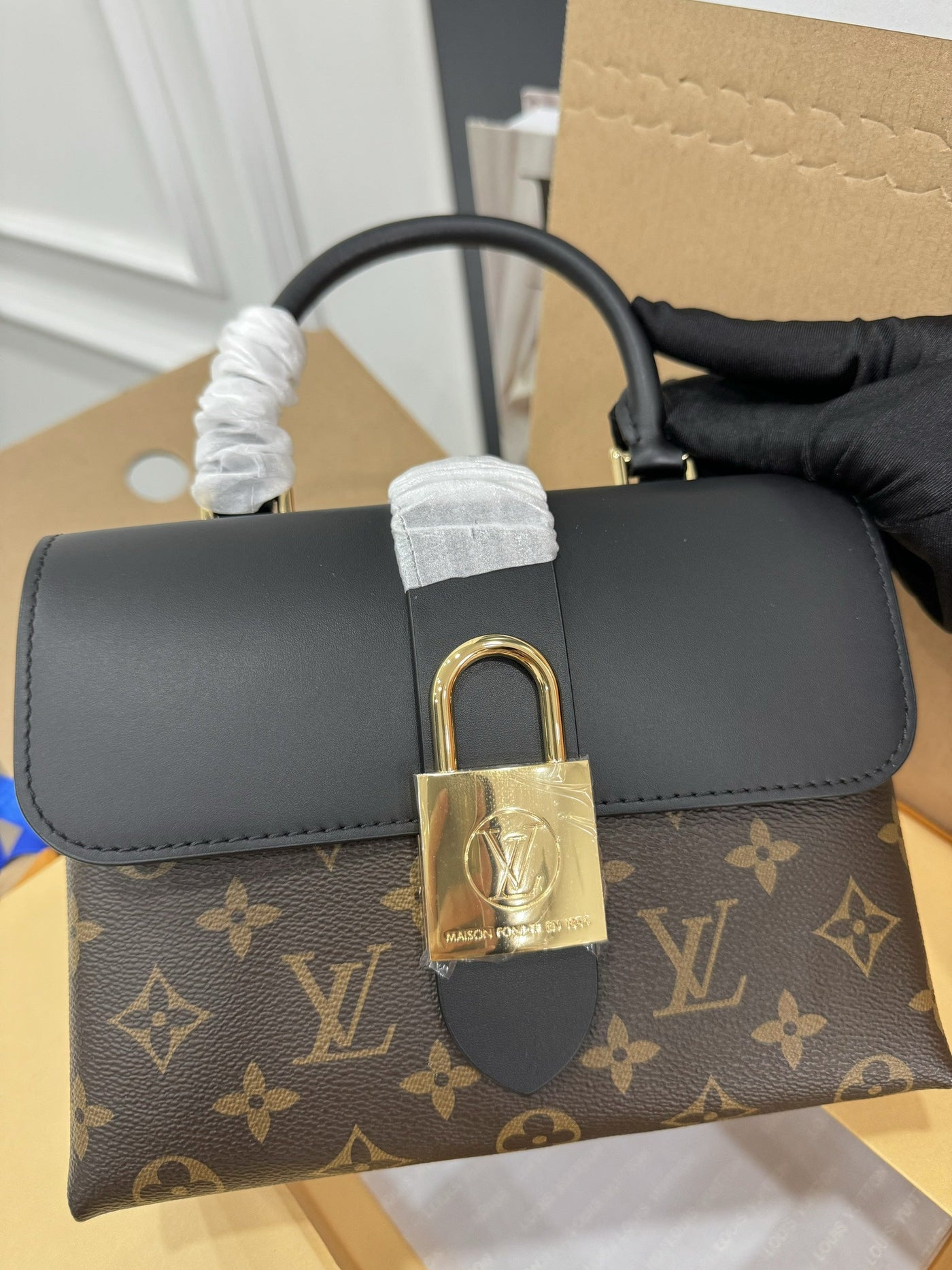 Lou*s Vuitt*n lv locky bb monogram mix black brown handbags 20×7.5x16cm - image 6