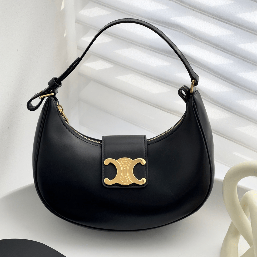 Cel*ne triomphe curved black matte leather 23x14x7cm - main image