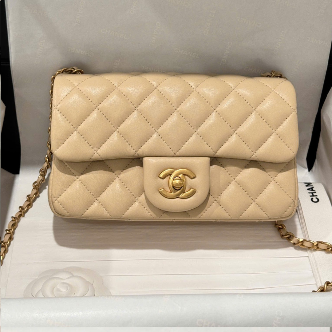 Chan*l classic bell bag 11 handbags beige leather lock gold 20cm - main image