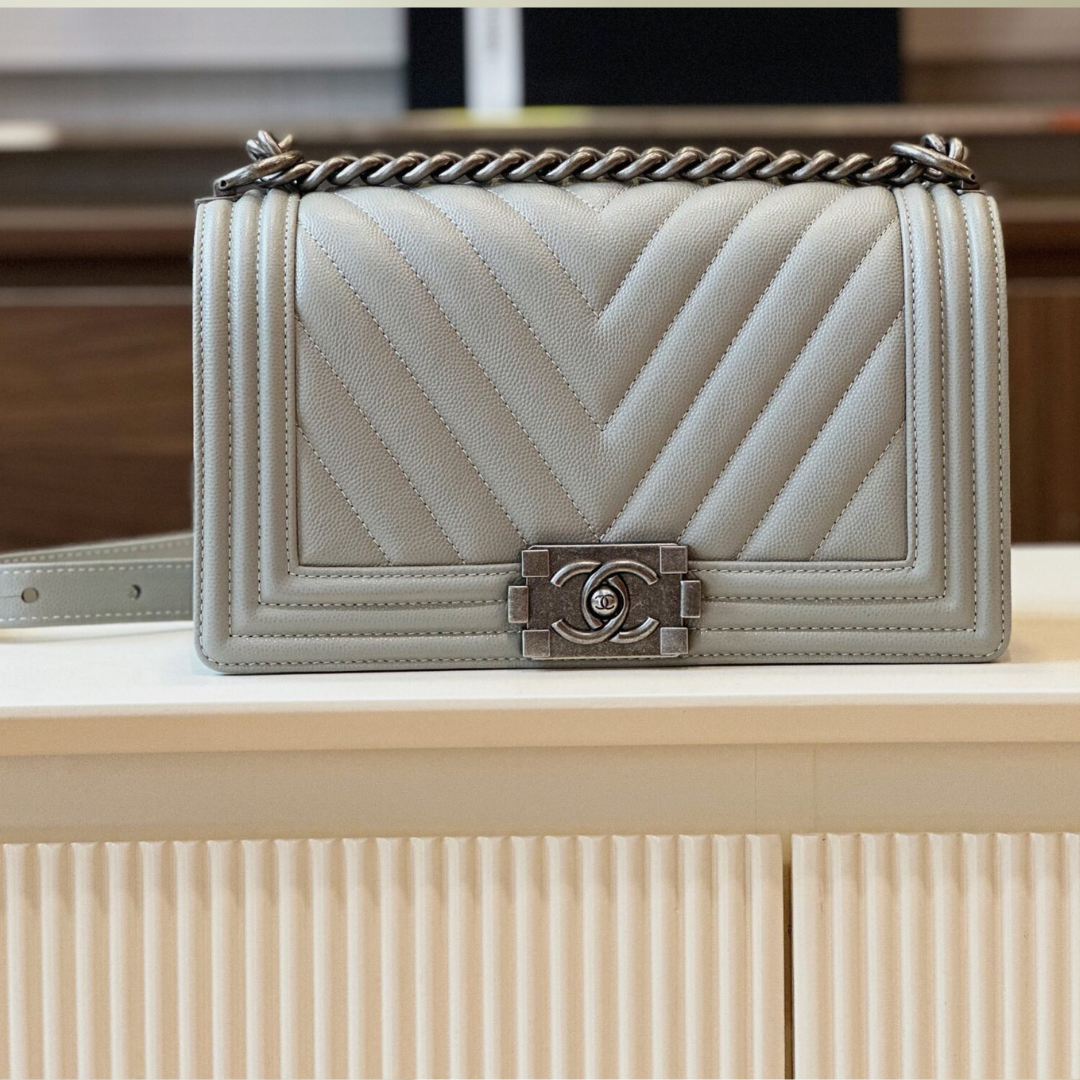 Chan*l boy medium handbags grey leather with silver lock 25cm - main image