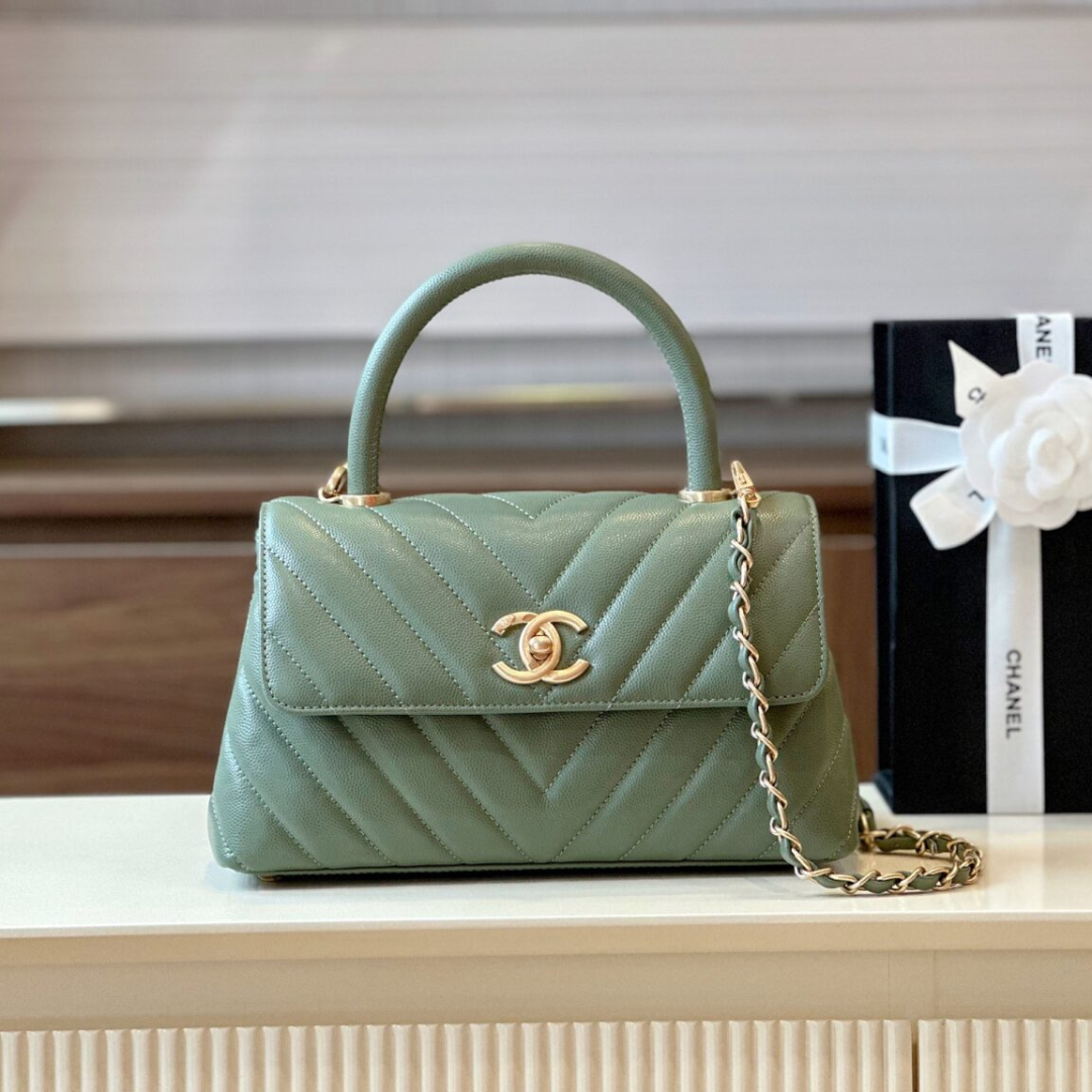 Chan*l coco handag v-shaped pattern with lock gold 25cm - main image