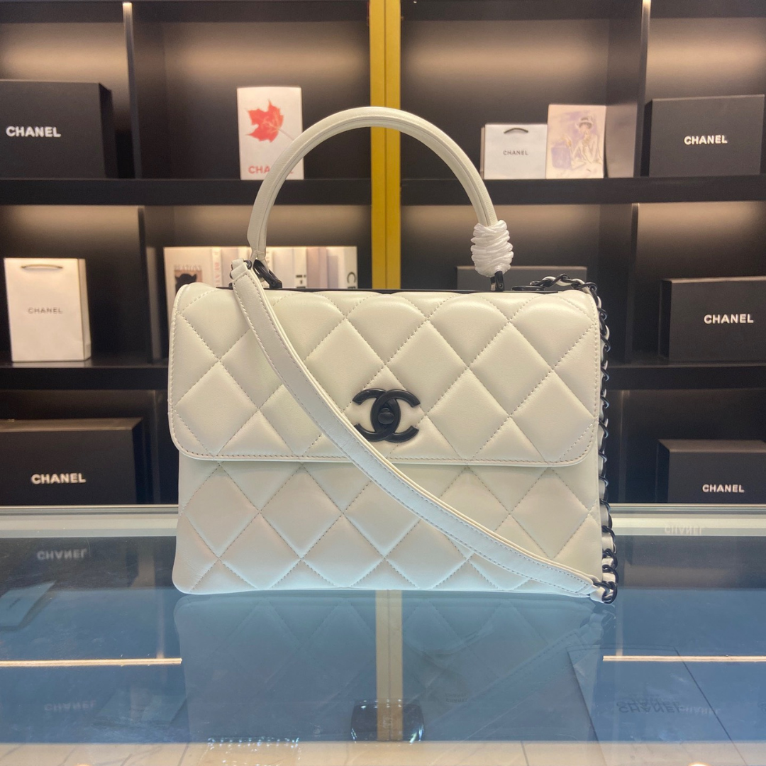 Chan*l trendy white smooth leather with lock black handbags 25cm - main image