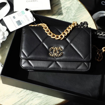 Chan*l woc c19 handbag woman’s lock gold black 19cm - main image