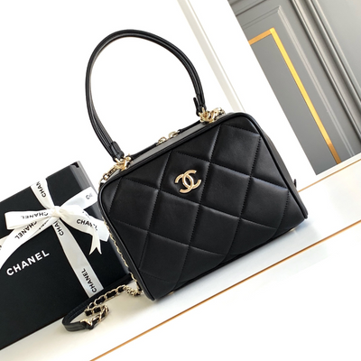 Chan*l black quilted lambskin leather bag - main image