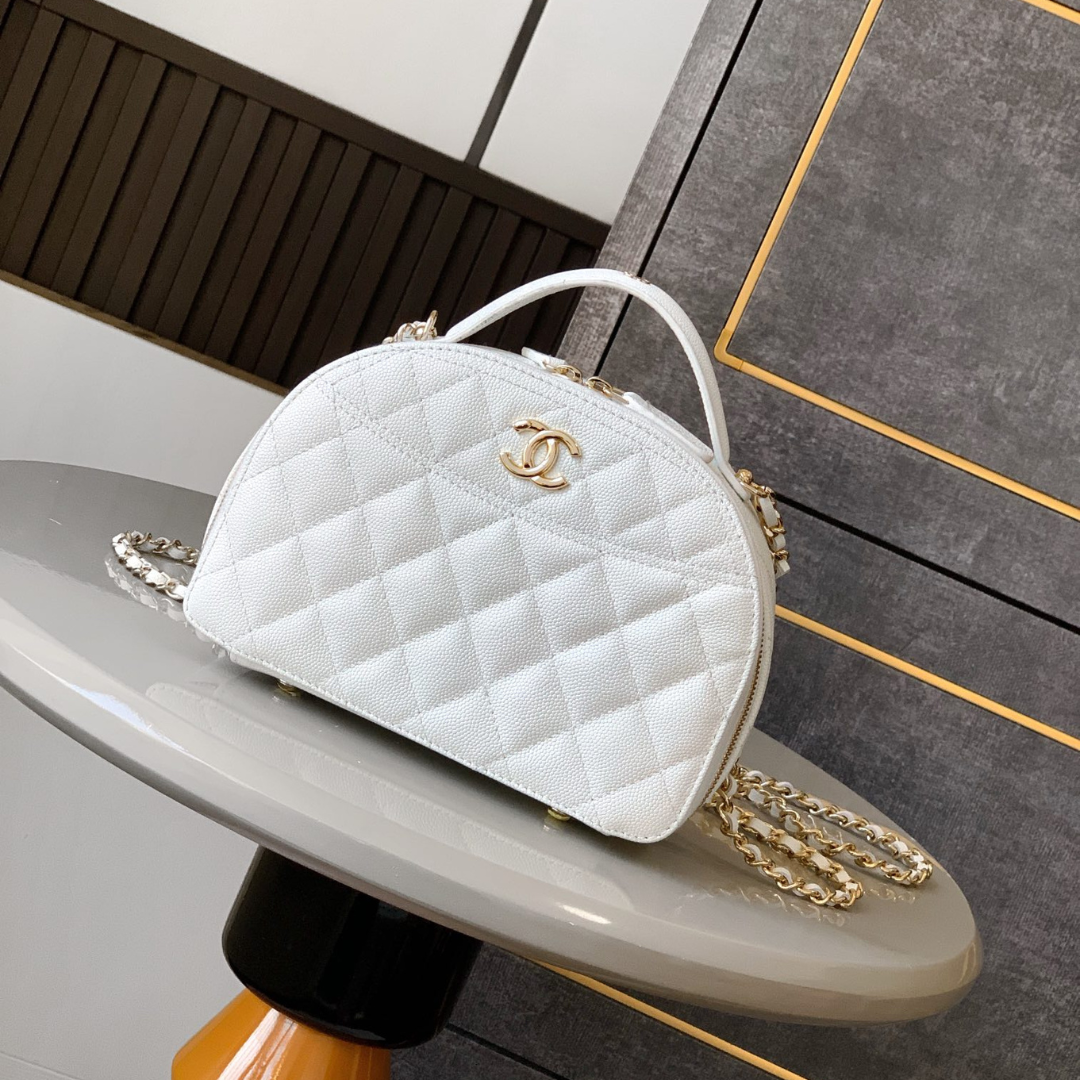 Chan*l matelasse shoulder bag - main image