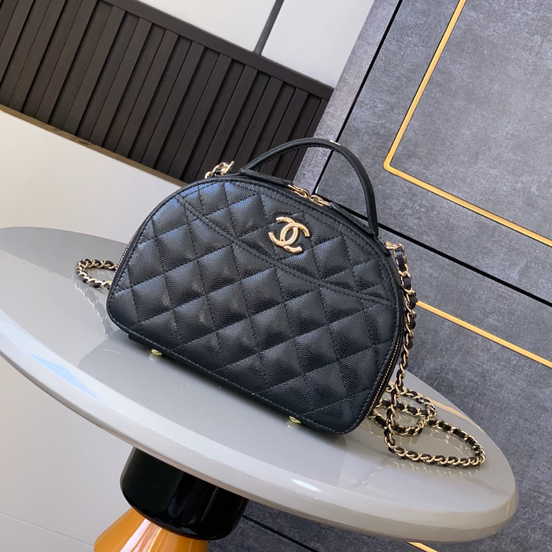 Chan*l matelasse black shoulder bag leather - main image