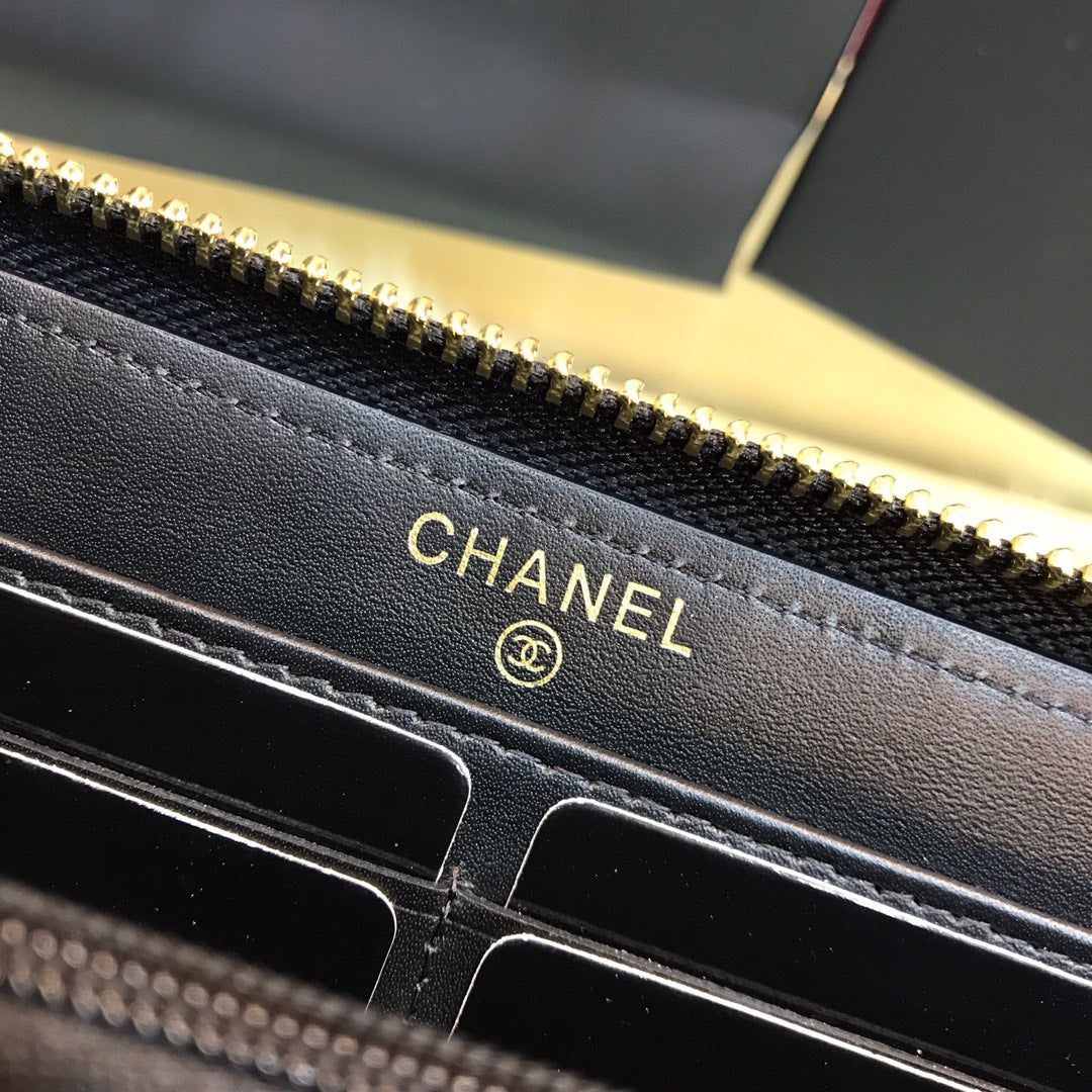 Chan*l wallet black grained leather gold lock 19×10.5cm - image 4