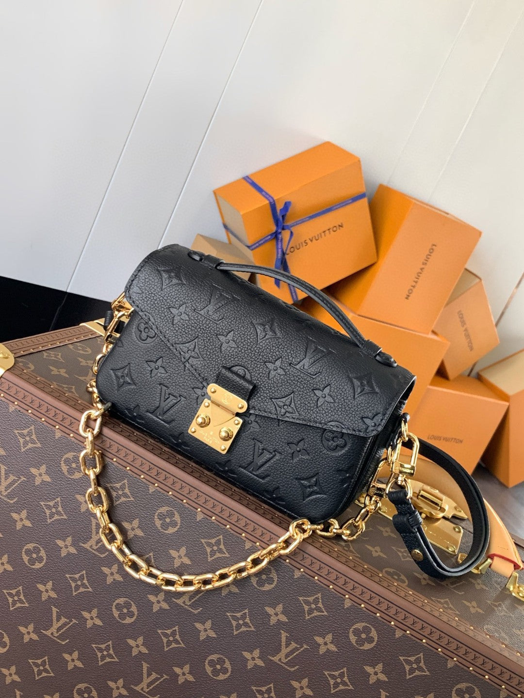 Lou*s Vuitt*n pochette métis monogram empreinte leather - image 3