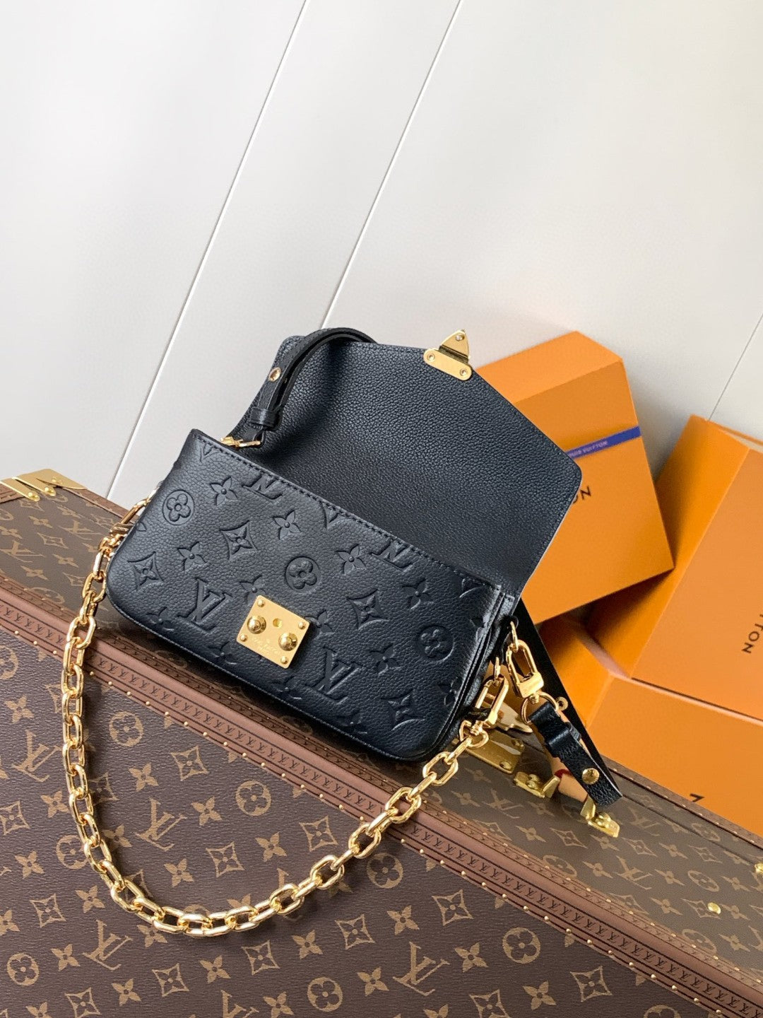 Lou*s Vuitt*n pochette métis monogram empreinte leather - image 7
