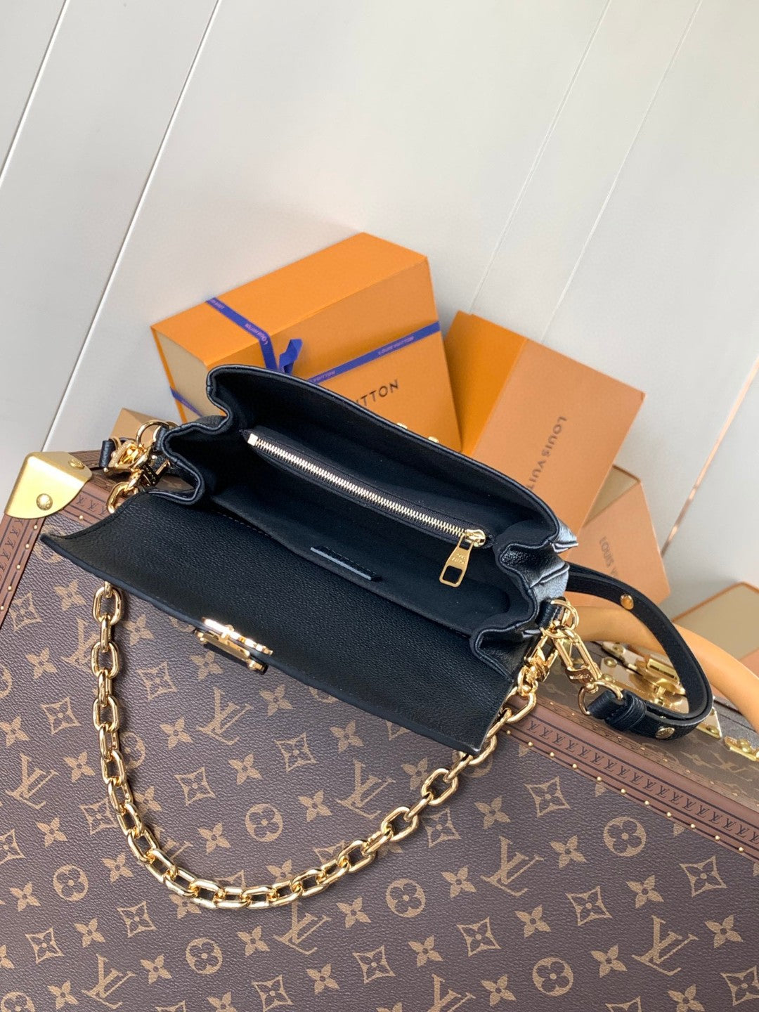 Lou*s Vuitt*n pochette métis monogram empreinte leather - image 9