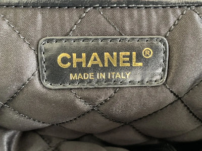Chan*l 22 small handbag in black - image 6