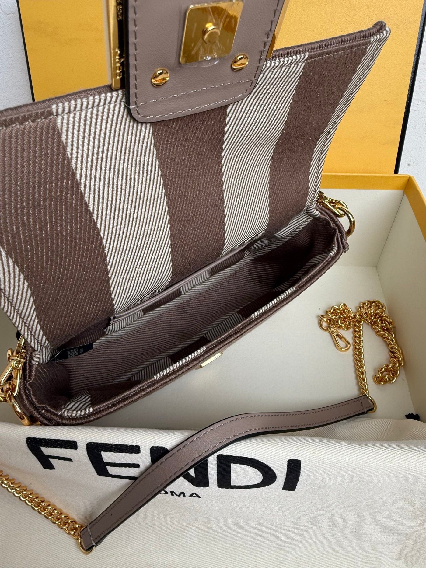 Fe*di baguette bag - image 5