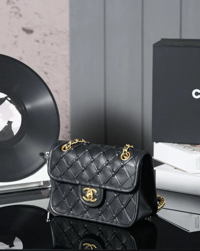 Chan*l 25c flap bag 19cm black quilted lambskin - image 5