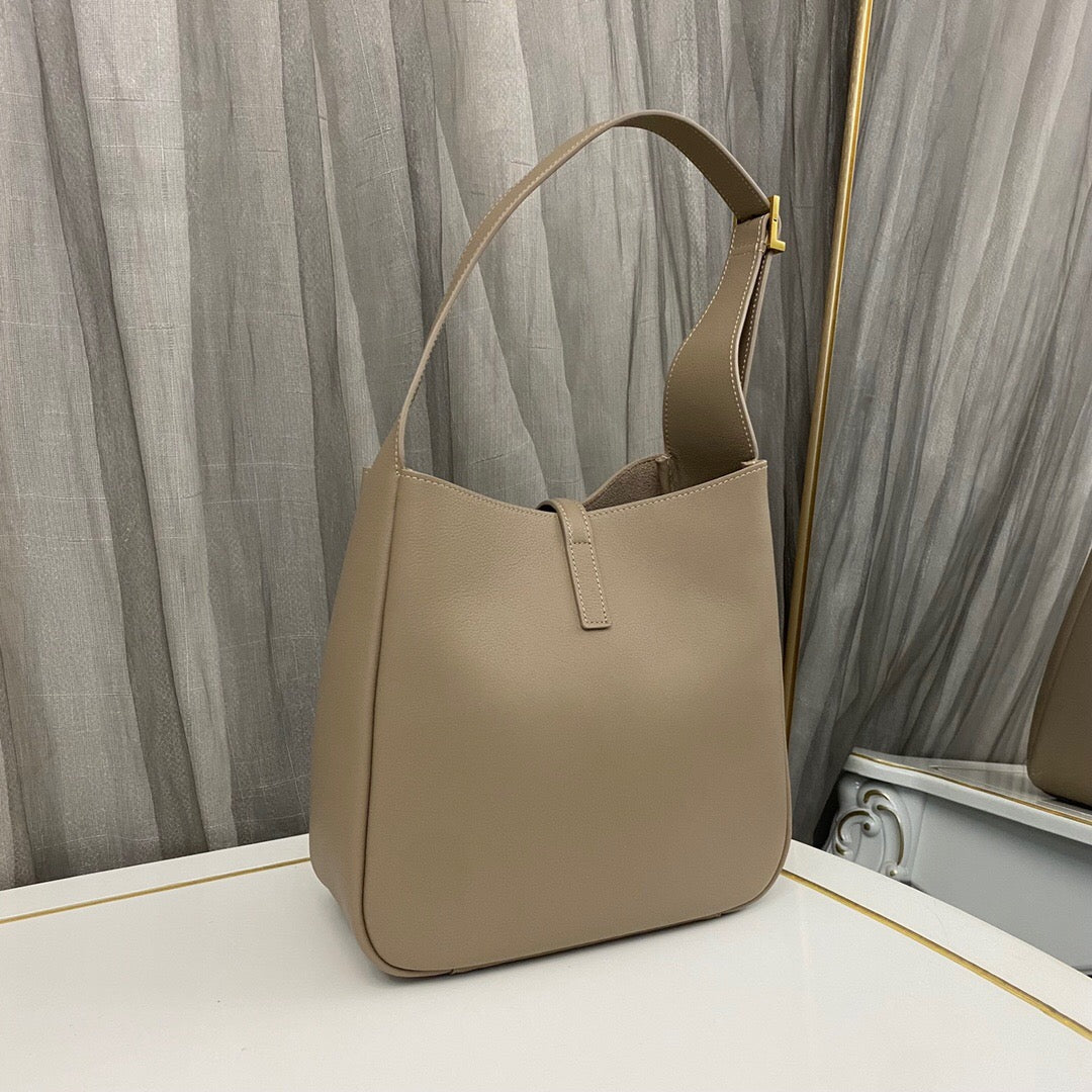 saint laurent le 5 à 7 supple hobo bag beige colour - image 3