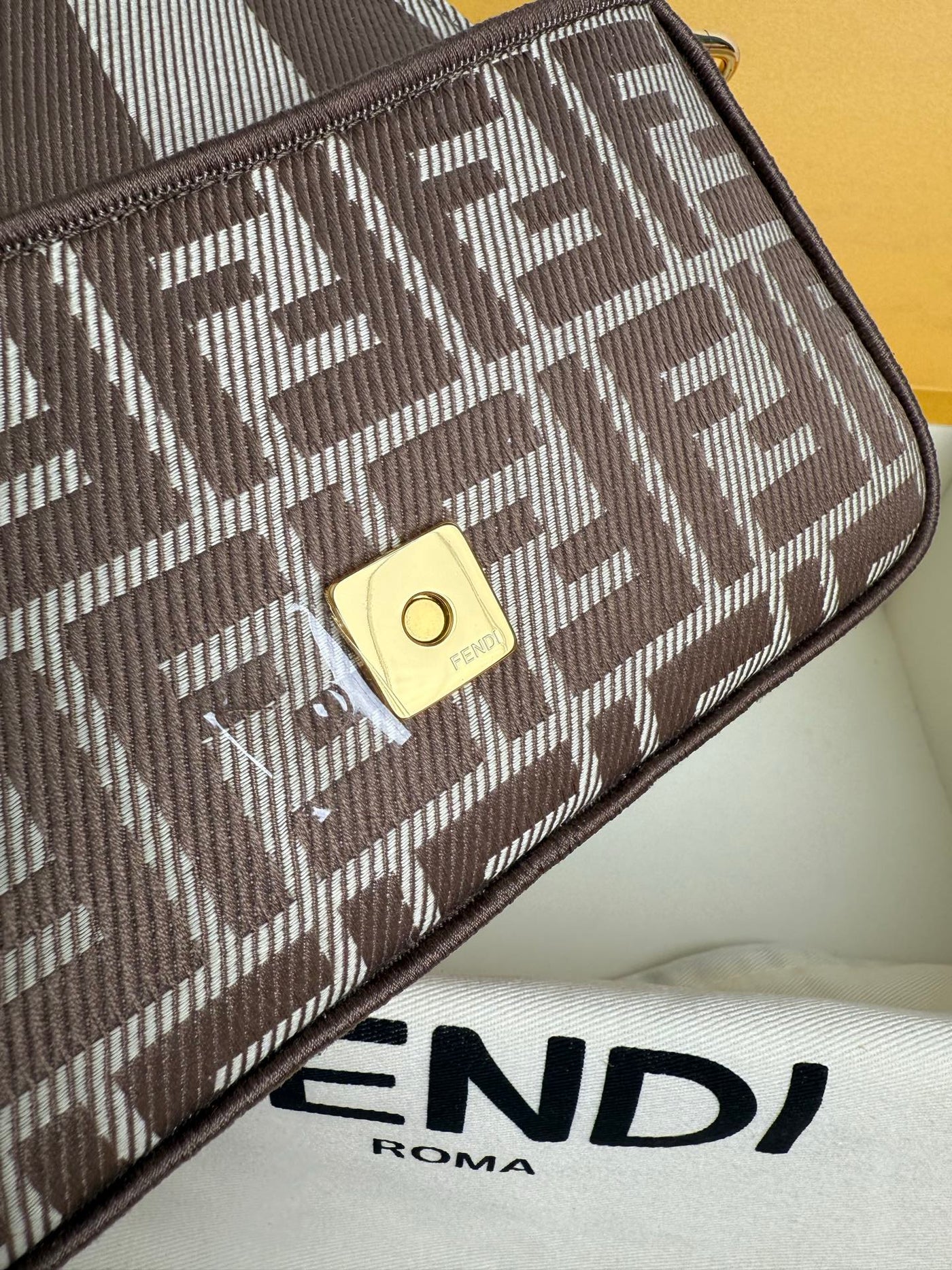 Fe*di baguette bag - image 7