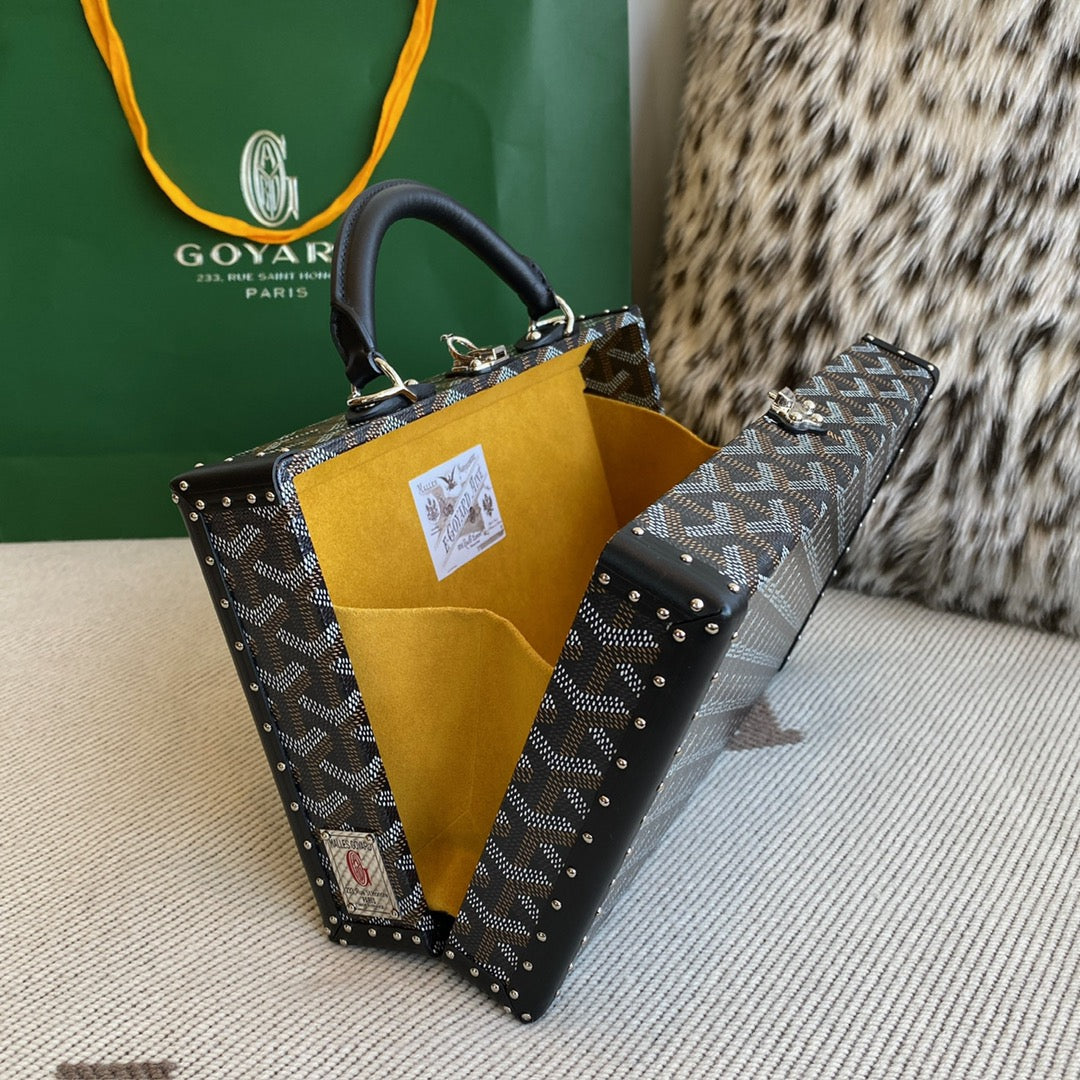 goya grand hotel trunk bag - image 12