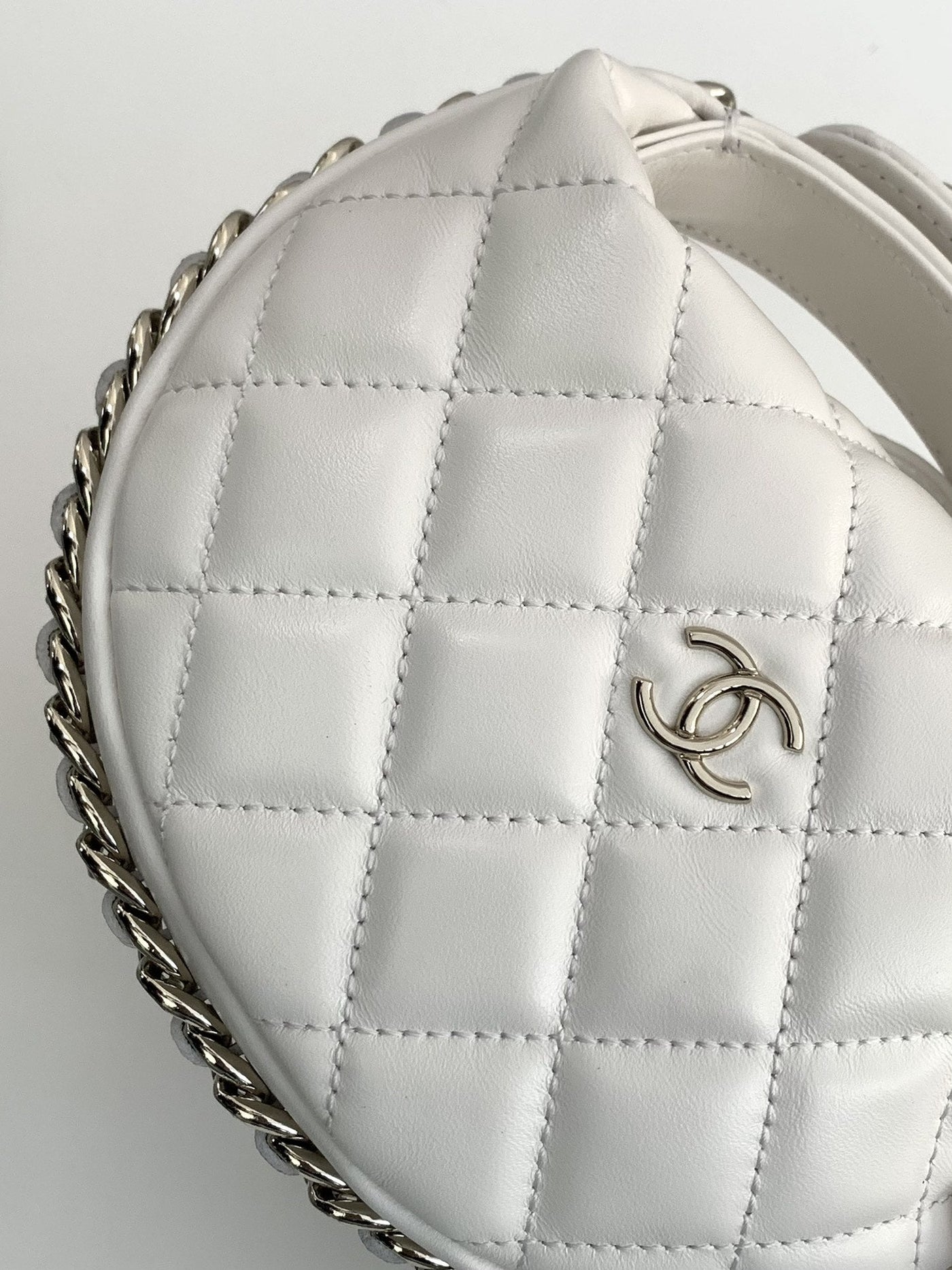 Chan*l 23c white hula hoop clutch - image 6