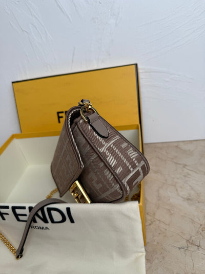 Fe*di baguette bag - image 10