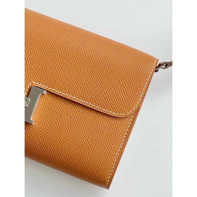 HERM Constance To Go Wallet in Gold Epsom Calfskin - Image 8