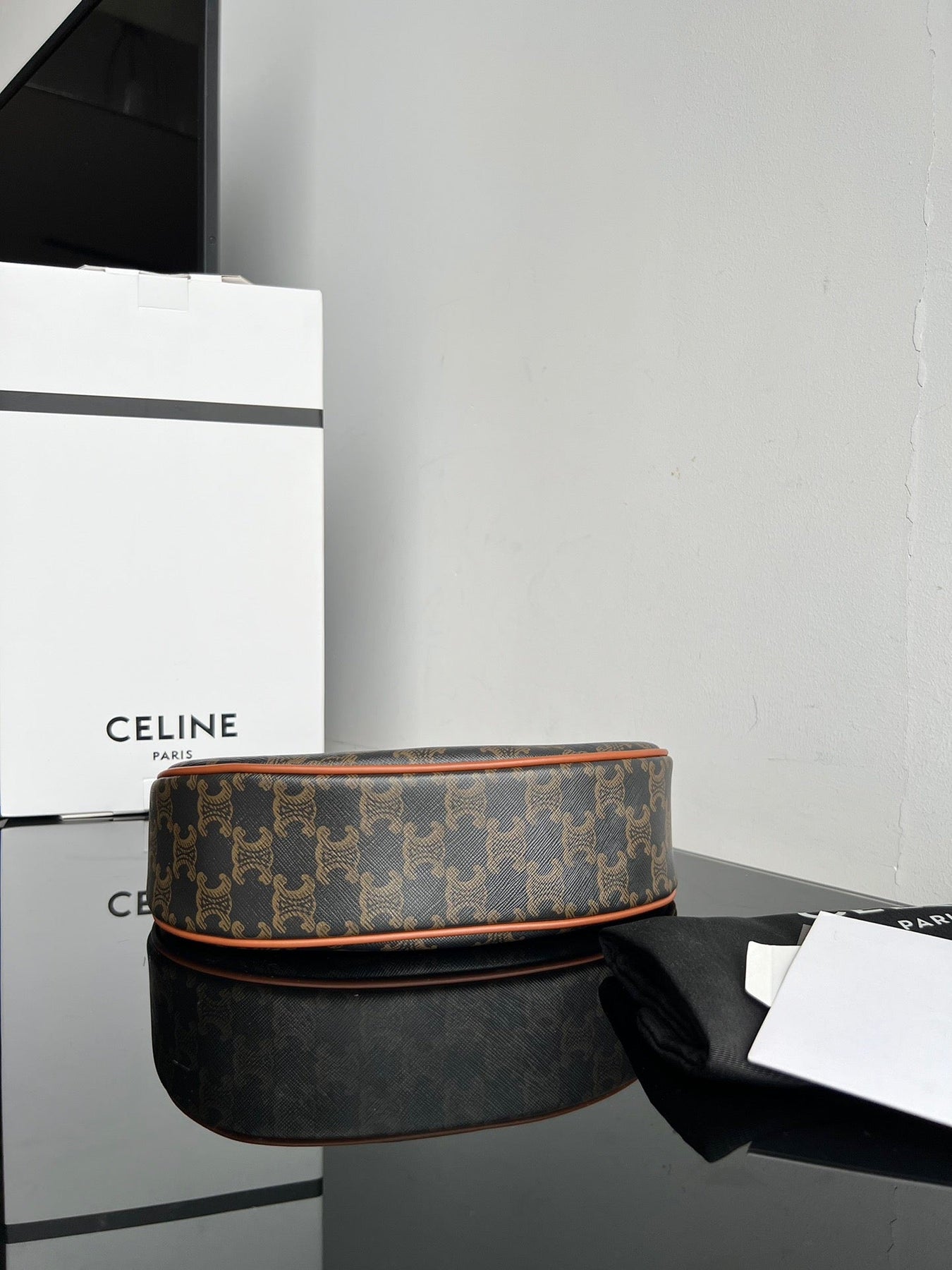 CEL Triomphe Hobo - Image 11