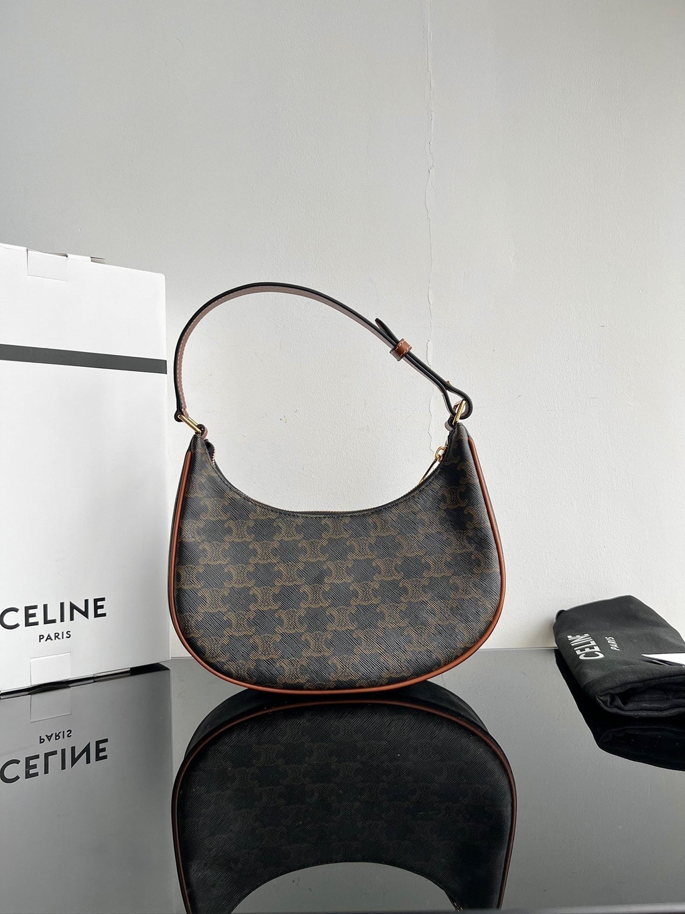 CEL Triomphe Hobo - Image 7
