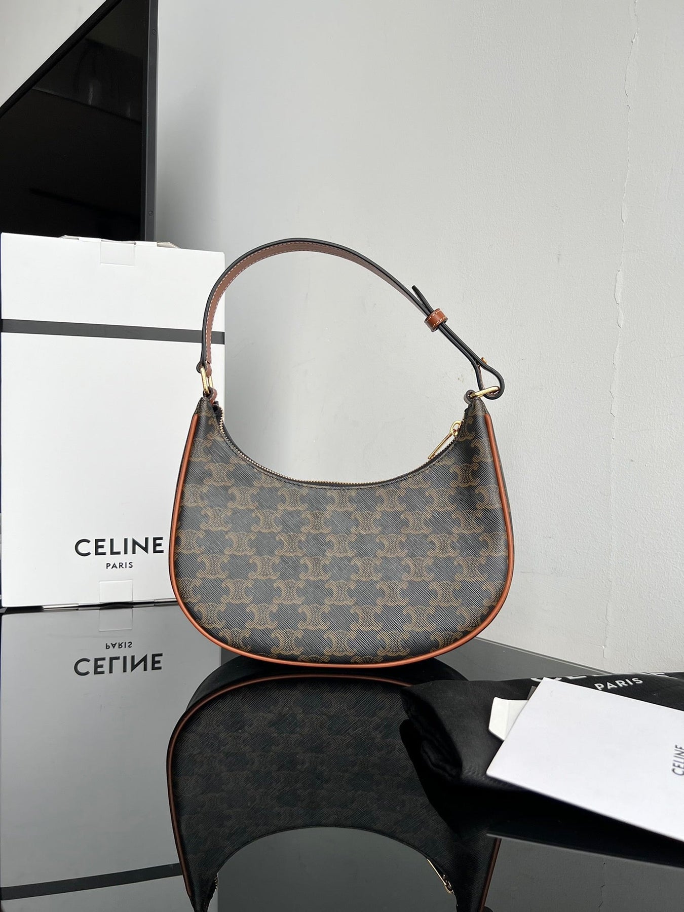 CEL Triomphe Hobo - Image 3