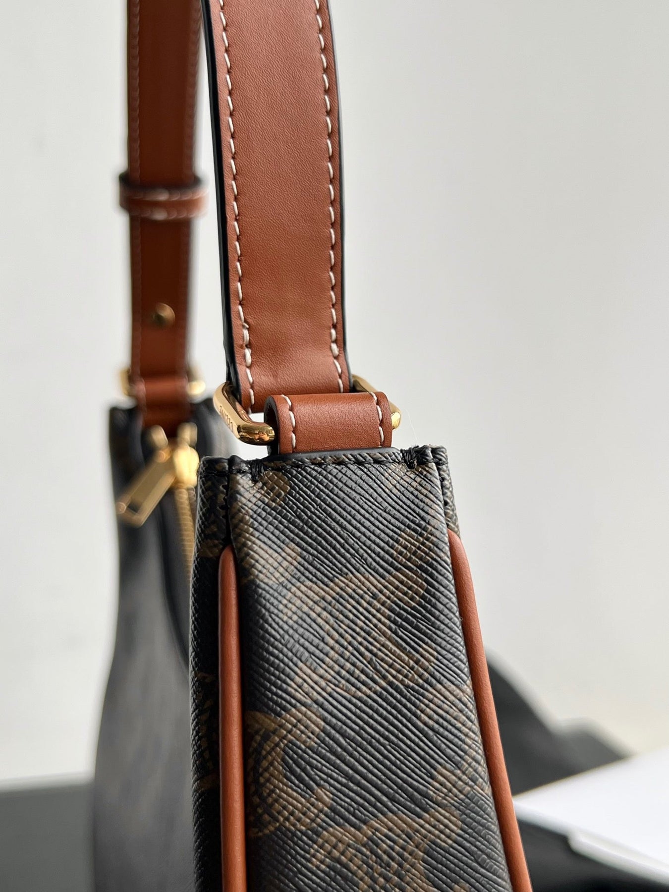 CEL Triomphe Hobo - Image 9