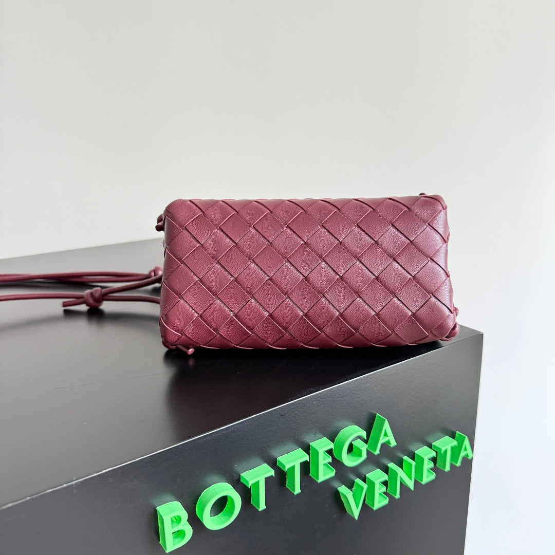 CONCERT POUCH 18.5 IN BURGUNDY LAMBSKIN