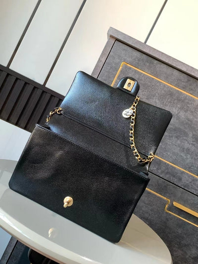 CLASSIC FLAP BAG 22 IN BLACK CALFSKIN GOLD HARDWARE - Image 9