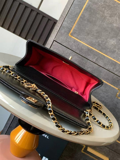 CLASSIC FLAP BAG 22 IN BLACK CALFSKIN GOLD HARDWARE - Image 10