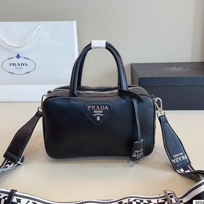 CLASSIC BOSTON BAG 25 IN BLACK GRAINED CALFSKIN