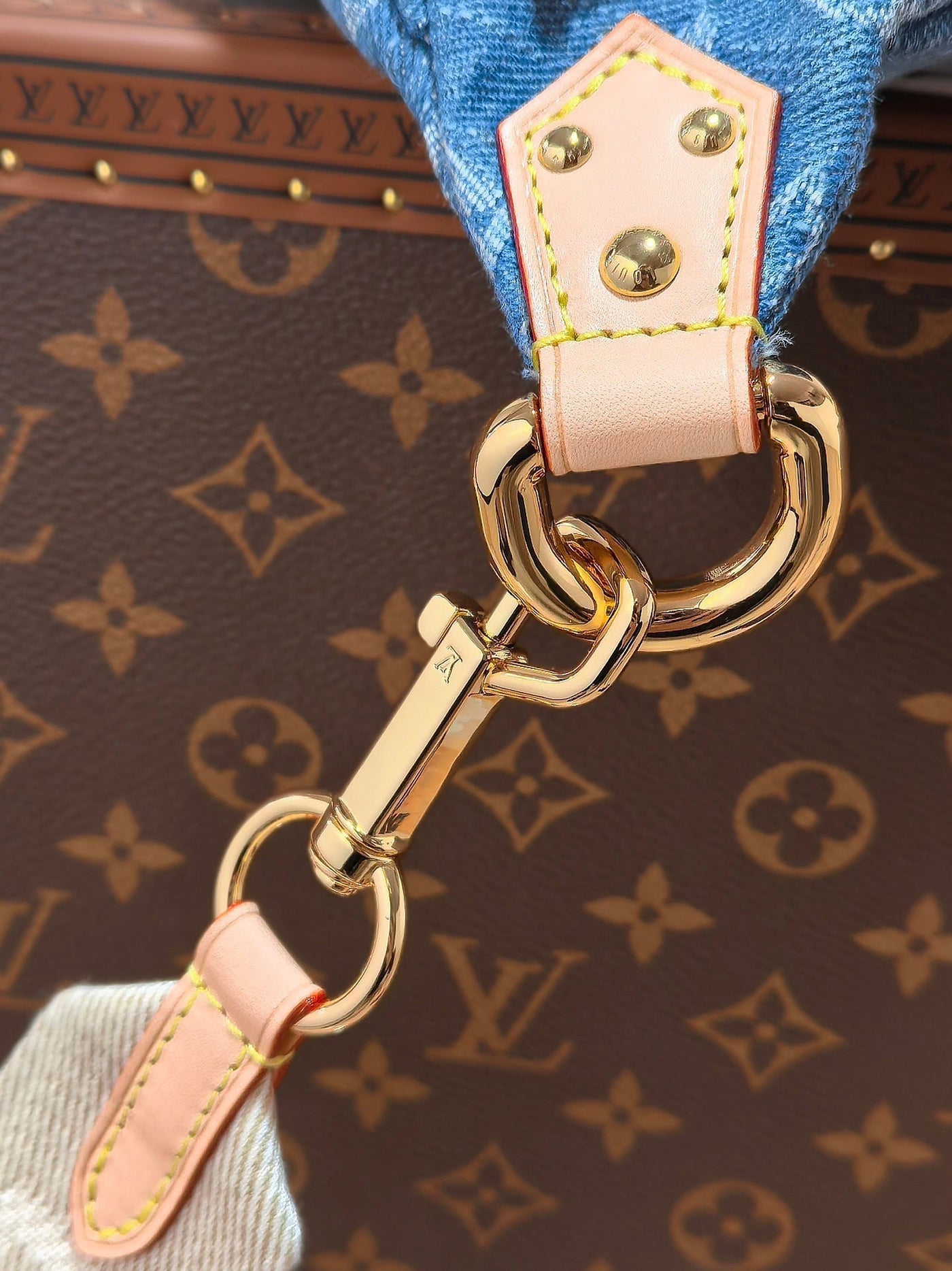 lv 25s bumbag 38 in blue monogram denim leather trim gold hardware - image 4