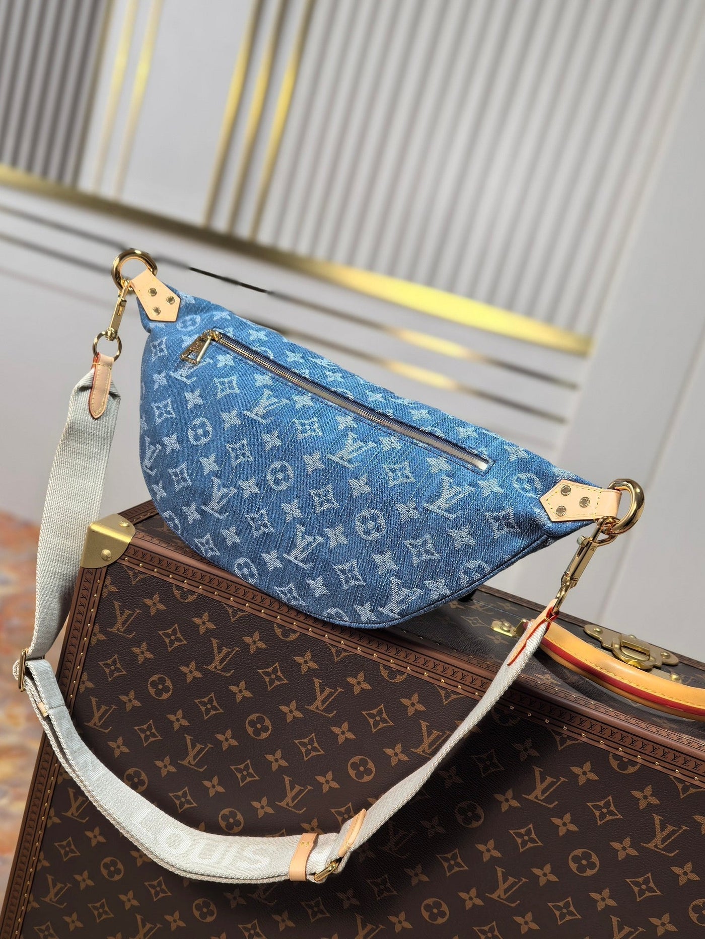 lv 25s bumbag 38 in blue monogram denim leather trim gold hardware - image 5