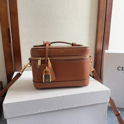 VANITY 18 IN SADDLE BROWN SMOOTH CALFSKIN GOLD HARDWARE - Image 3