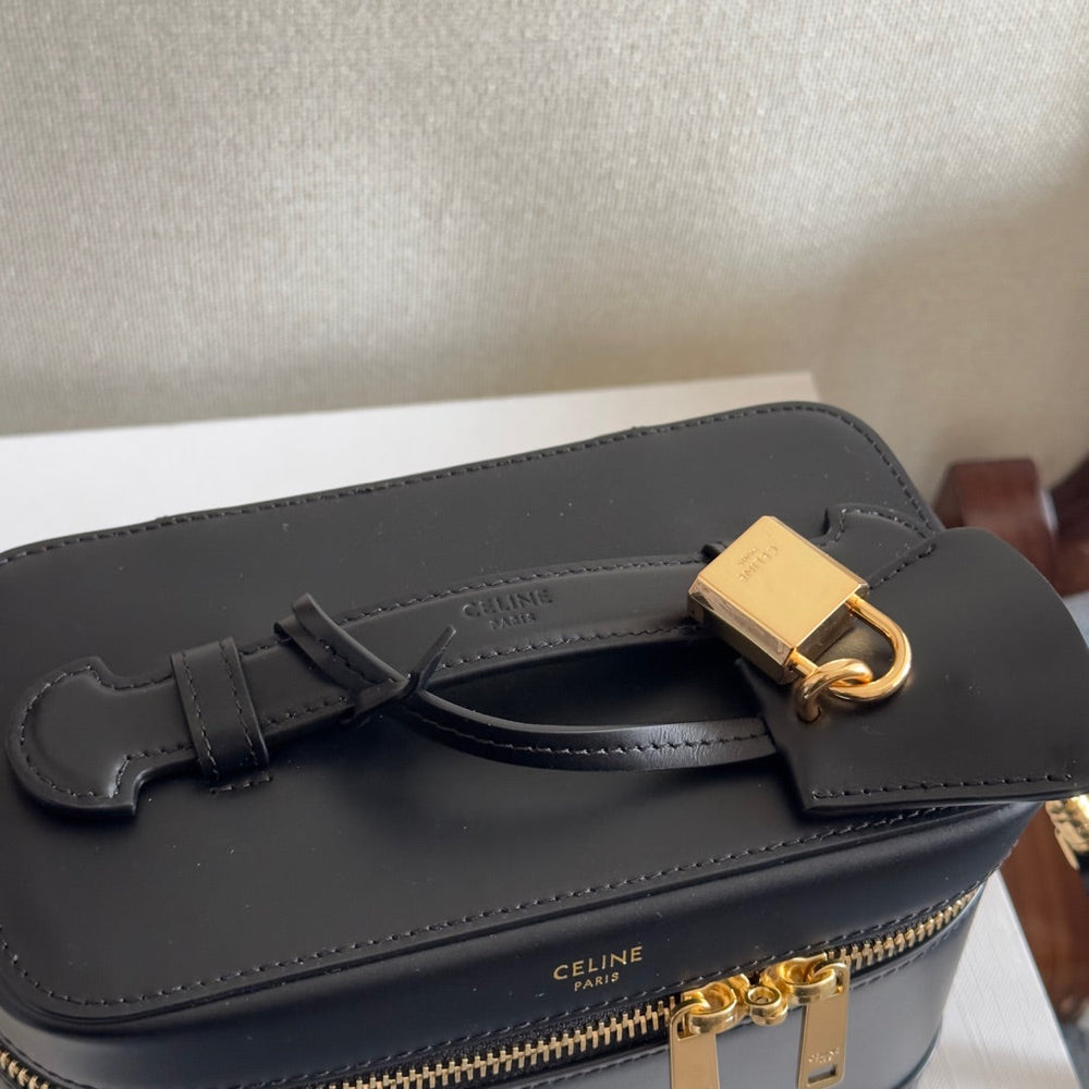 VANITY 18 IN BLACK SMOOTH CALFSKIN GOLD HARDWARE - Image 2