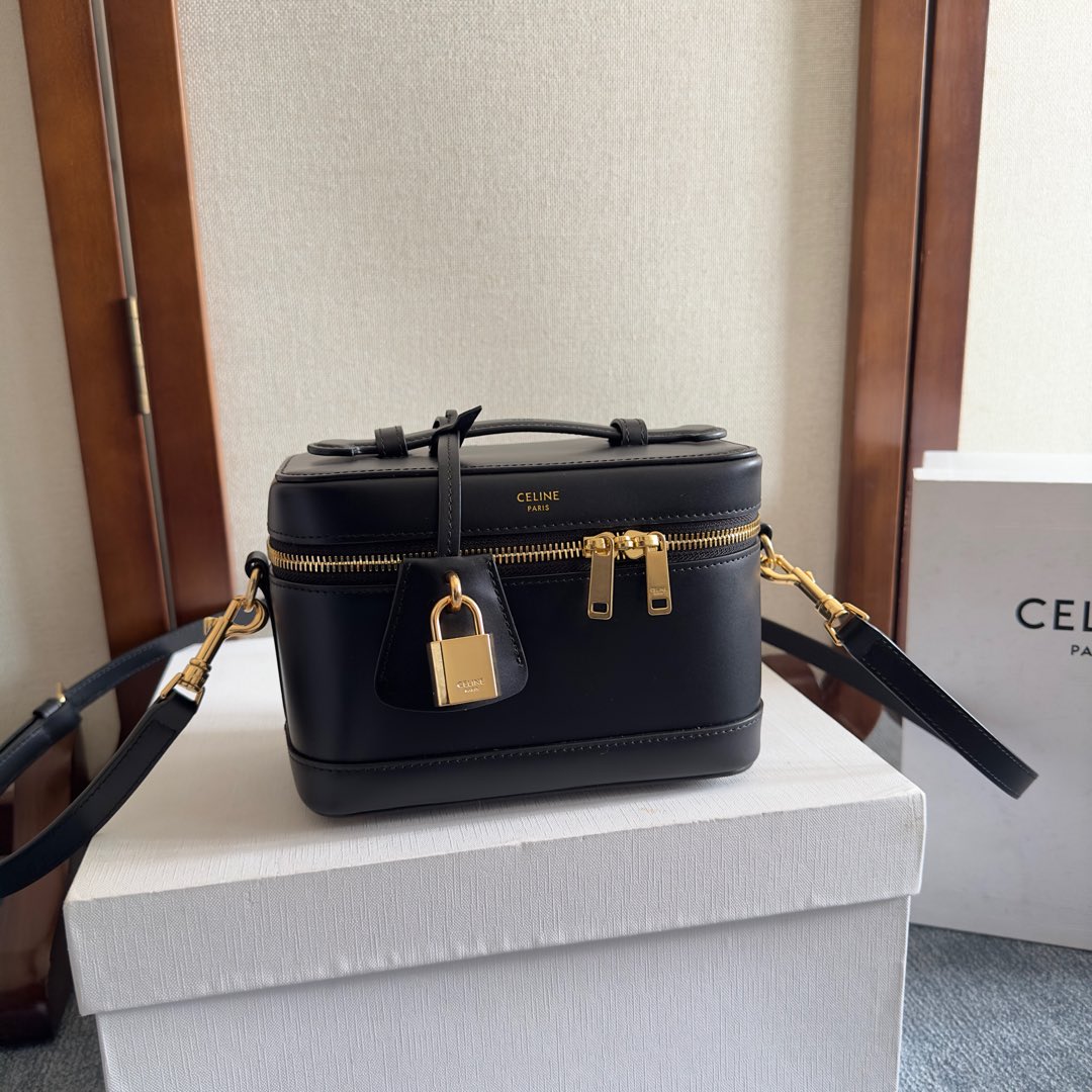VANITY 18 IN BLACK SMOOTH CALFSKIN GOLD HARDWARE - Image 3
