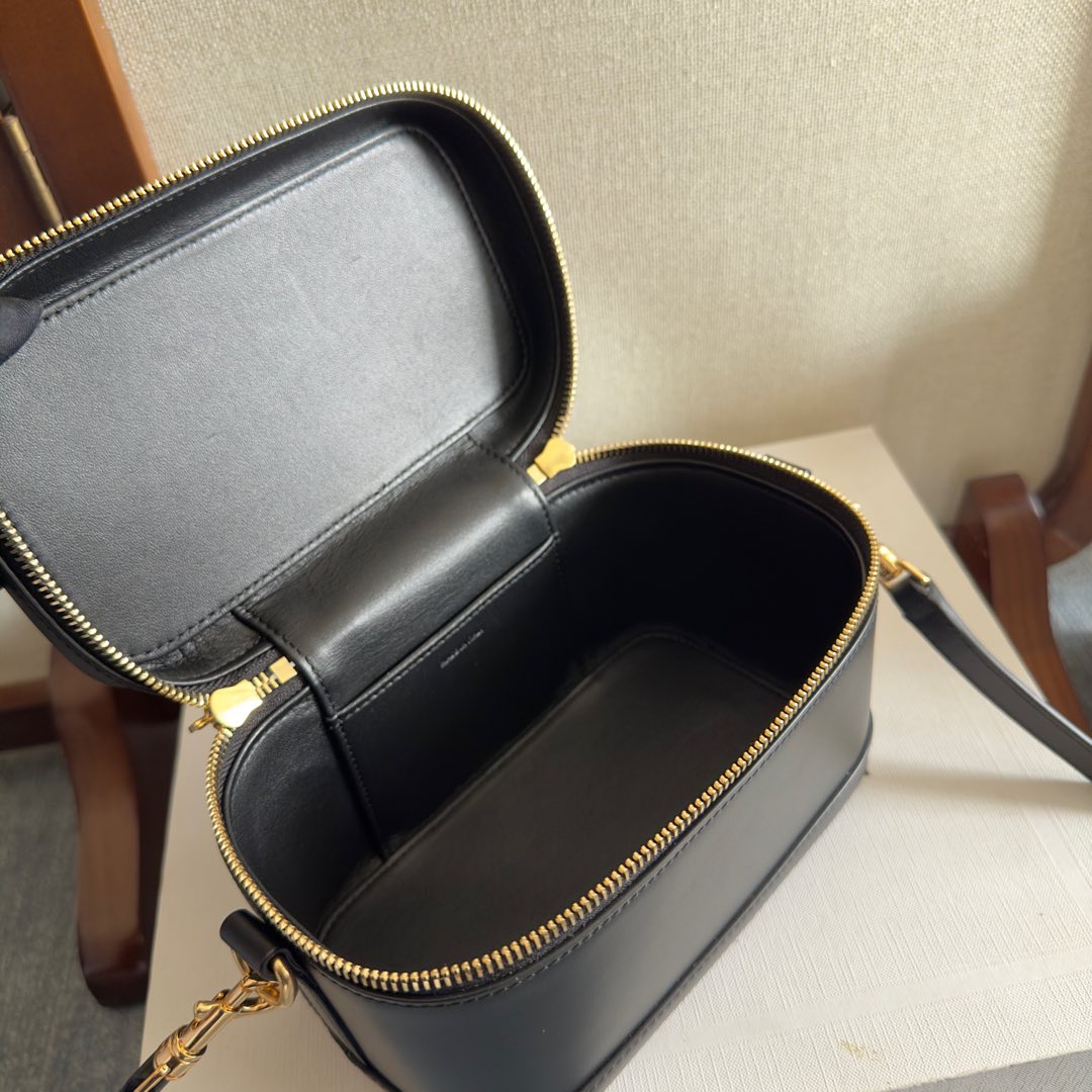 VANITY 18 IN BLACK SMOOTH CALFSKIN GOLD HARDWARE - Image 7
