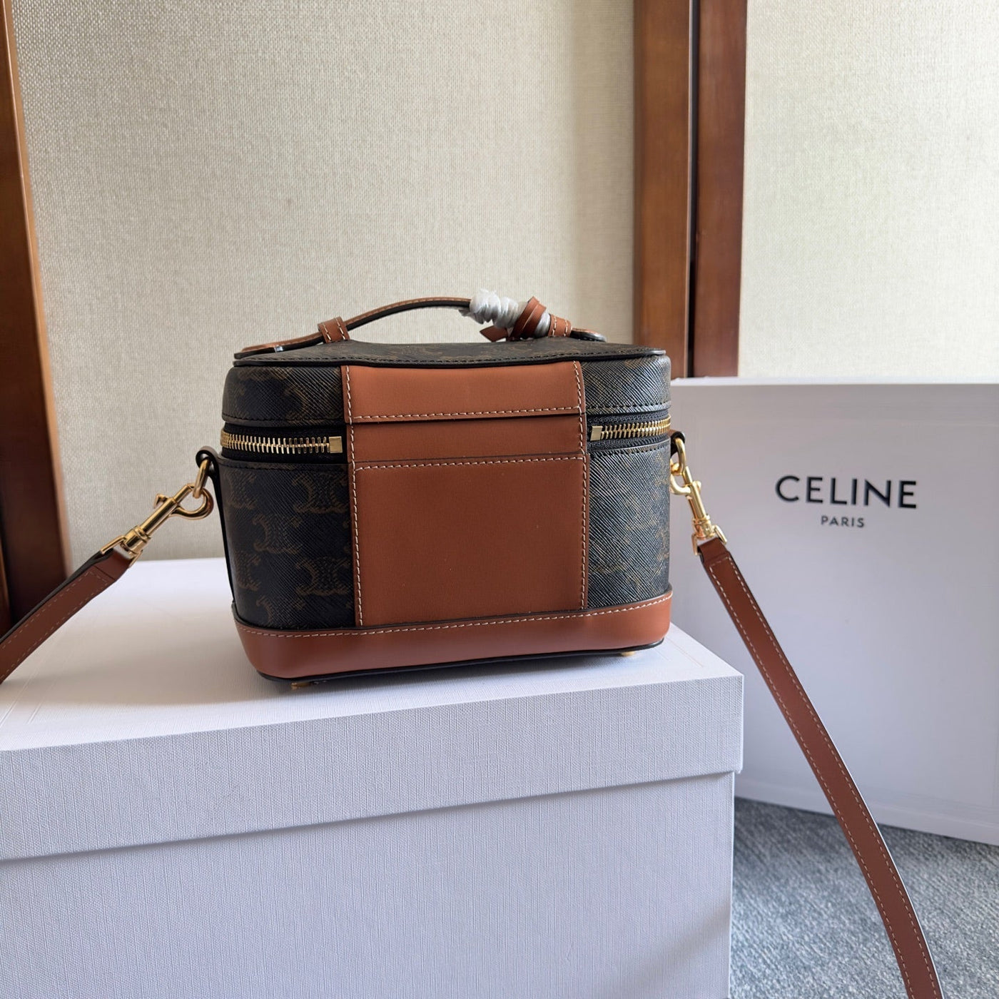 VANITY 18 IN BLACK TRIOMPHE CANVAS AND BROWN CALFSKIN GOLD HARDWARE - Image 9