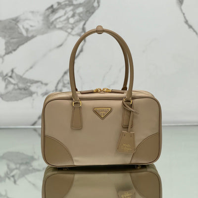 medium top handle bag 30 in dried moss nylon and calfskin trim - main image
