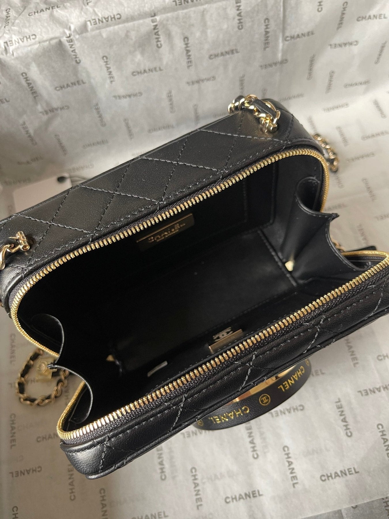 CC 16 CAMERA BAG IN BLACK CALFSKIN AND GOLD PLATED METAL - Image 9