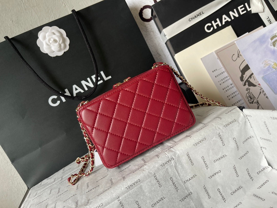CC 16 CAMERA BAG IN BURGUNDY RED CALFSKIN AND GOLD PLATED METAL - Image 5