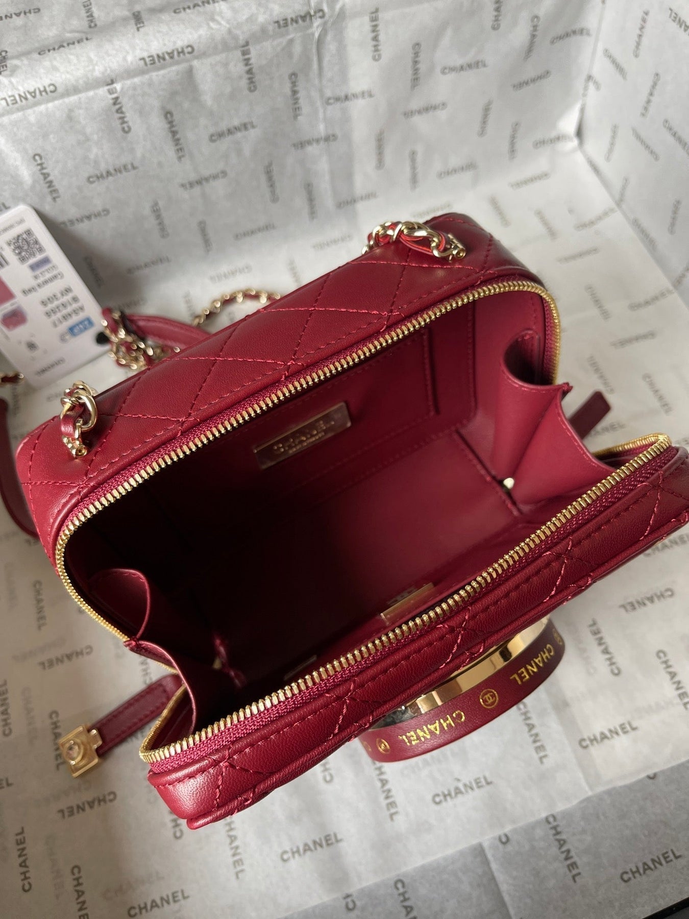 CC 16 CAMERA BAG IN BURGUNDY RED CALFSKIN AND GOLD PLATED METAL - Image 7