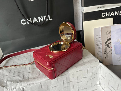 CC 16 CAMERA BAG IN BURGUNDY RED CALFSKIN AND GOLD PLATED METAL - Image 6