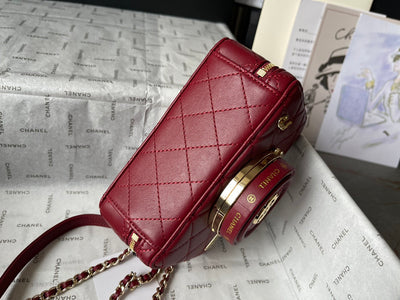 CC 16 CAMERA BAG IN BURGUNDY RED CALFSKIN AND GOLD PLATED METAL - Image 11