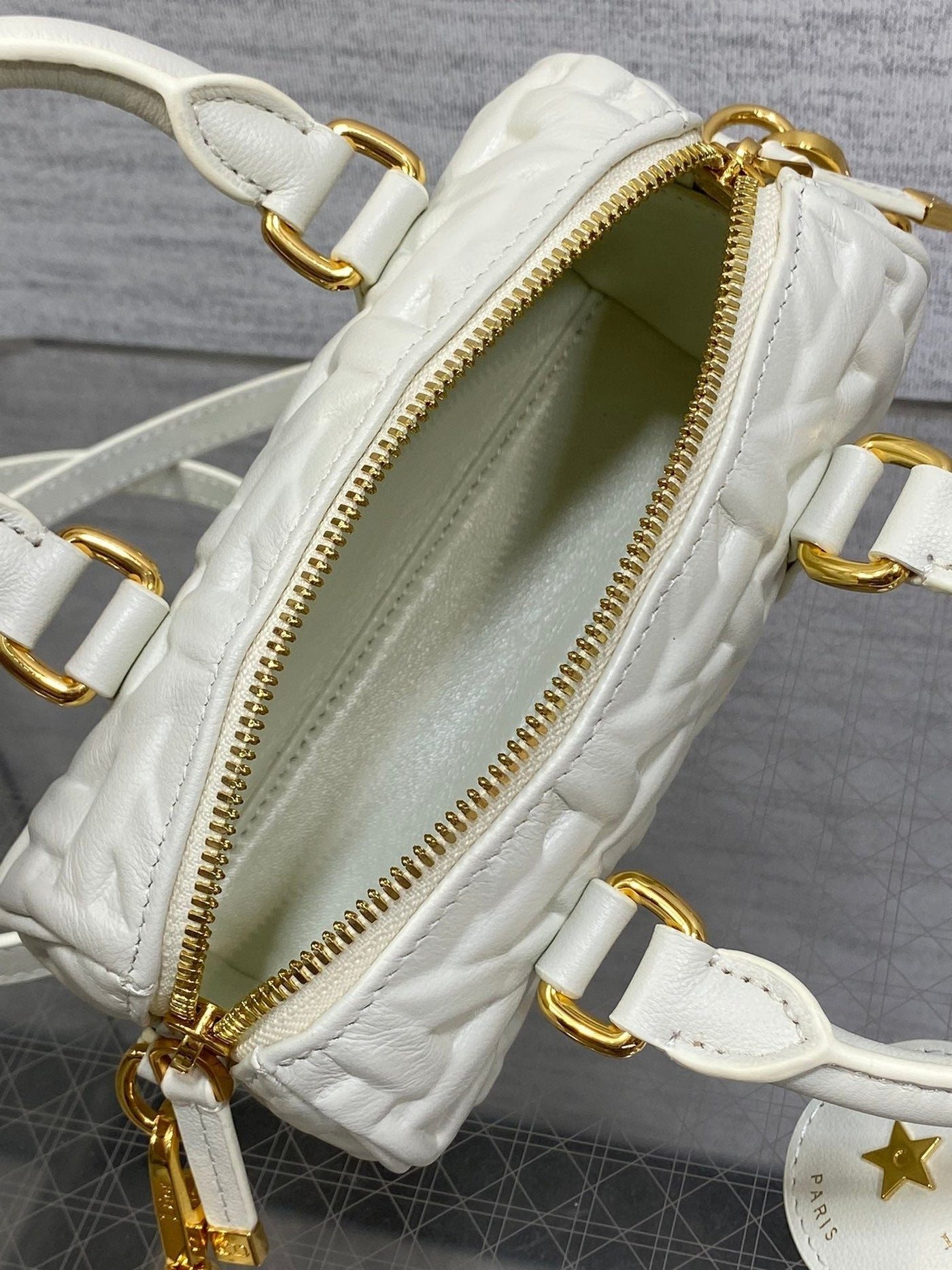 GROOVE 17 BAG IN WHITE MACROCANNAGE CALFSKIN WITH GOLD HARDWARE
