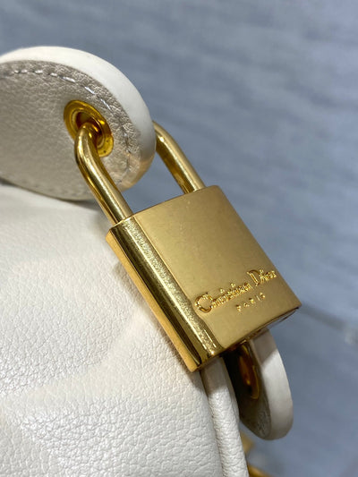 GROOVE 20 BAG IN WHITE CREAM MACROCANNAGE CALFSKIN WITH GOLD HARDWARE
