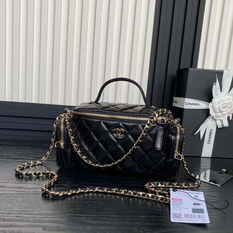 MEDIUM CAMERA BAG 23 IN BLACK LAMBSKIN GOLD HARDWARE - Main Image