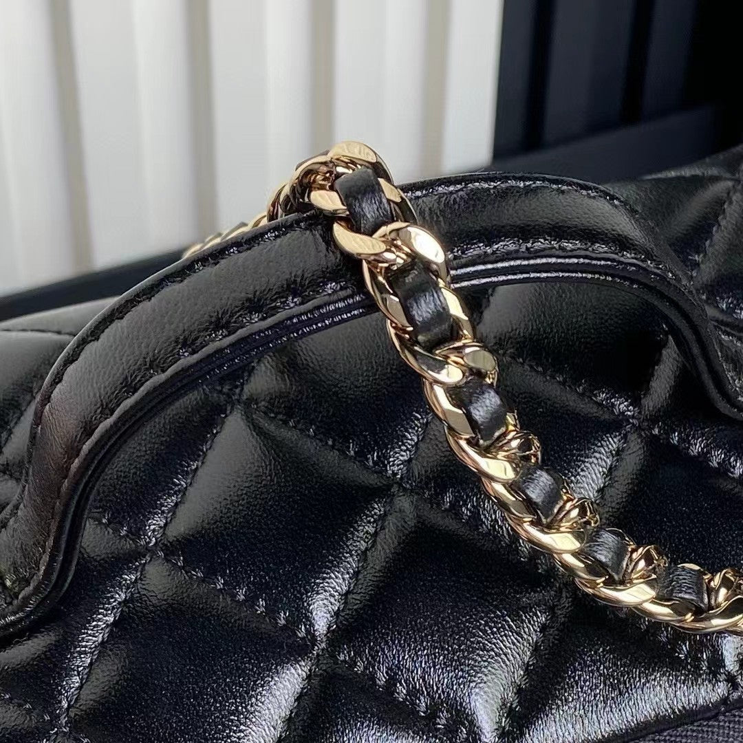 MEDIUM CAMERA BAG 23 IN BLACK LAMBSKIN GOLD HARDWARE - Image 7